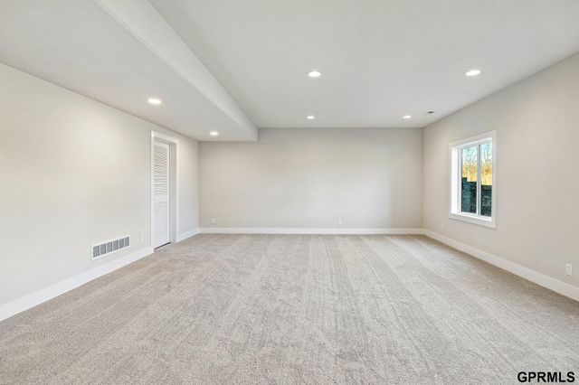 21512 E Circle, Omaha, NE 68022