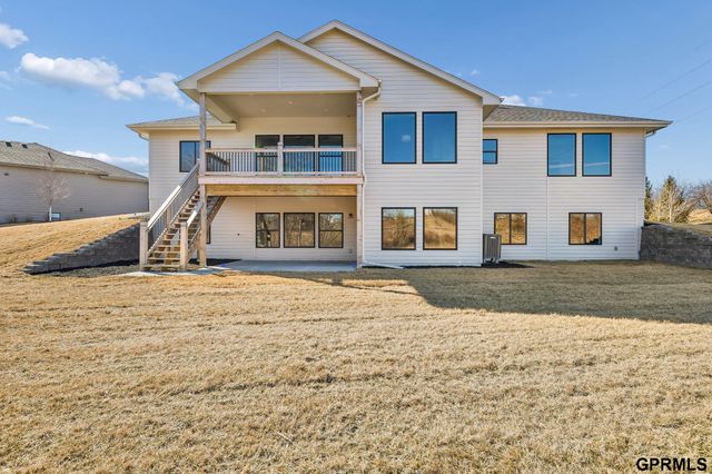 21512 E Circle, Omaha, NE 68022