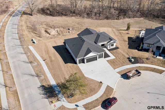 21512 E Circle, Omaha, NE 68022