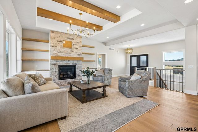 21512 E Circle, Omaha, NE 68022