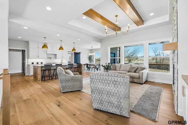 21512 E Circle, Omaha, NE 68022