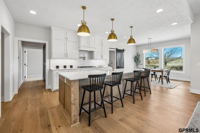 21512 E Circle, Omaha, NE 68022