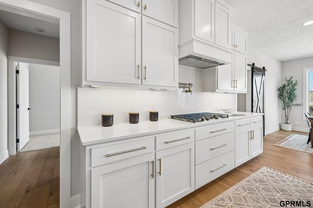 21512 E Circle, Omaha, NE 68022