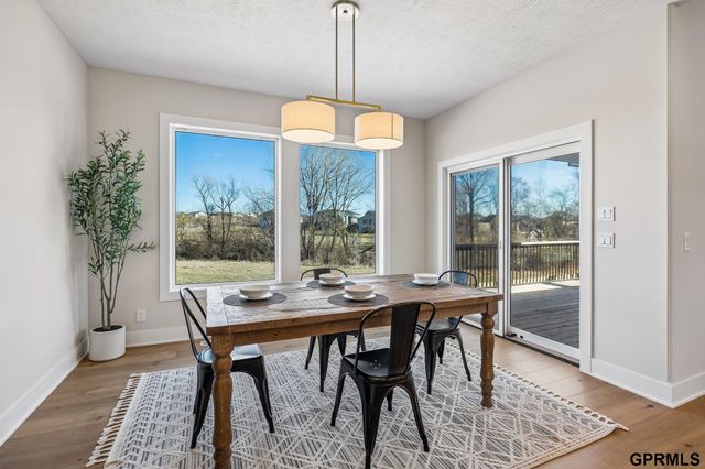 21512 E Circle, Omaha, NE 68022