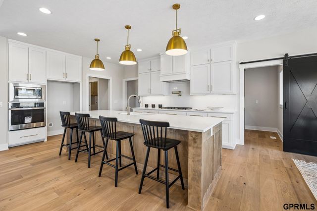 21512 E Circle, Omaha, NE 68022