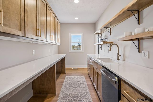 21512 E Circle, Omaha, NE 68022