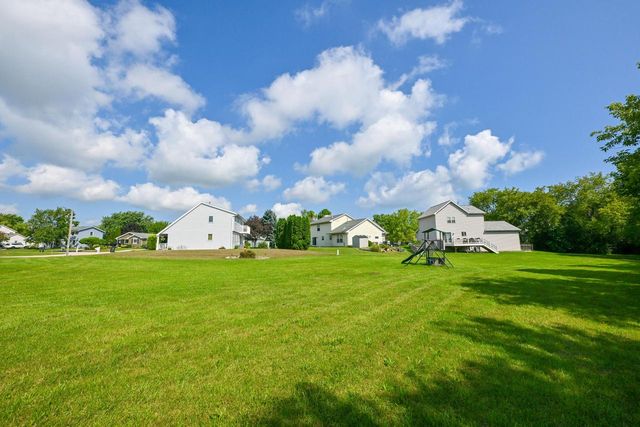 2845 Sandpiper LANE, Racine, WI 53402