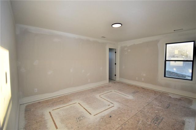 7644 N Booth Avenue, Kansas City, MO 64158