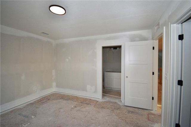 7644 N Booth Avenue, Kansas City, MO 64158