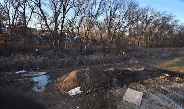 7644 N Booth Avenue, Kansas City, MO 64158