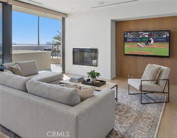 2767 E Ocean, Long Beach, CA 90803