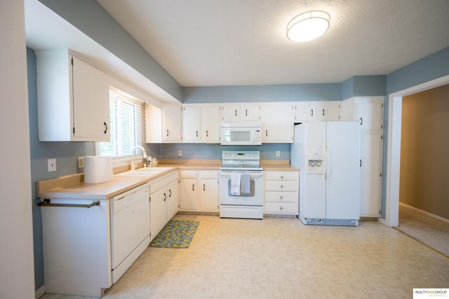 2317 S 119Th Court, Omaha, NE 68144