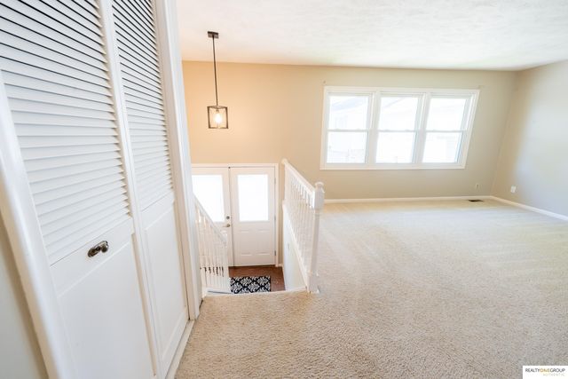 2317 S 119Th Court, Omaha, NE 68144