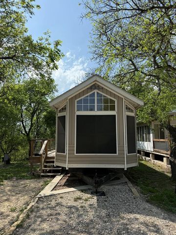 2915 Riverside Dr, Kerrville, TX 78028