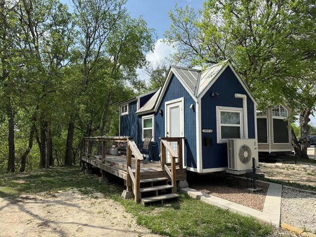 2915 Riverside Dr, Kerrville, TX 78028