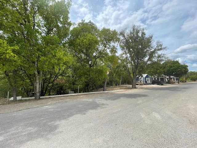 2915 Riverside Dr, Kerrville, TX 78028