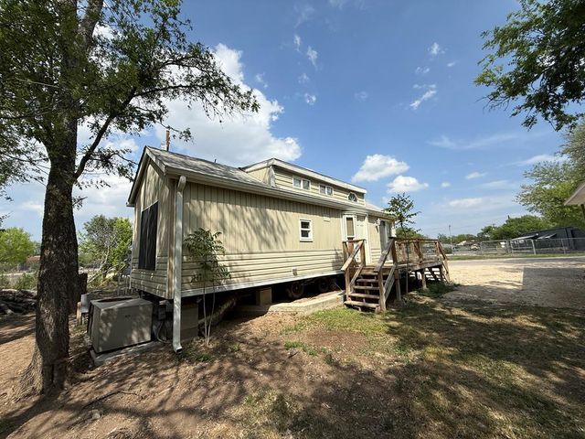 2915 Riverside Dr, Kerrville, TX 78028