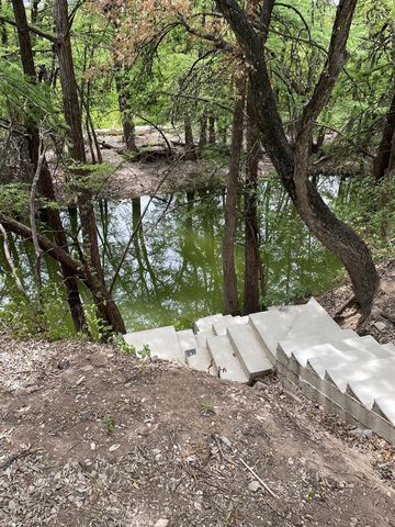 2915 Riverside Dr, Kerrville, TX 78028