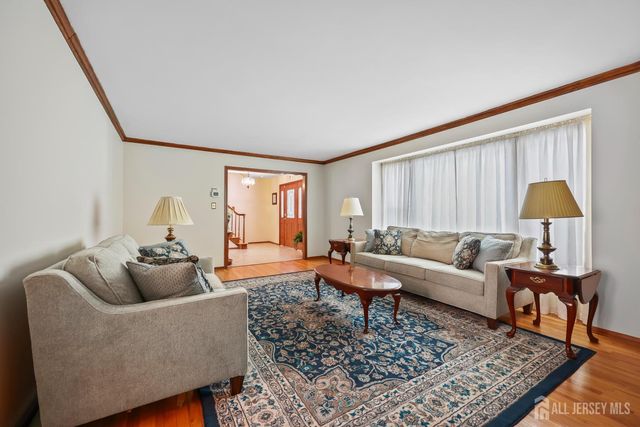 18 Apache Court, East Brunswick, NJ 08816