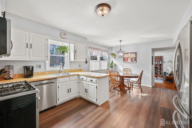 18 Apache Court, East Brunswick, NJ 08816