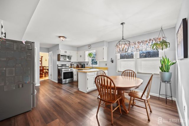 18 Apache Court, East Brunswick, NJ 08816