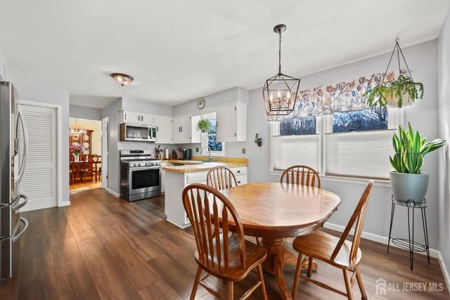 18 Apache Court, East Brunswick, NJ 08816