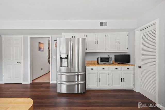 18 Apache Court, East Brunswick, NJ 08816