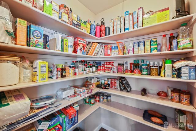 18 Apache Court, East Brunswick, NJ 08816