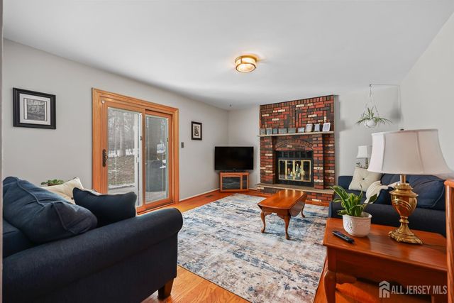 18 Apache Court, East Brunswick, NJ 08816