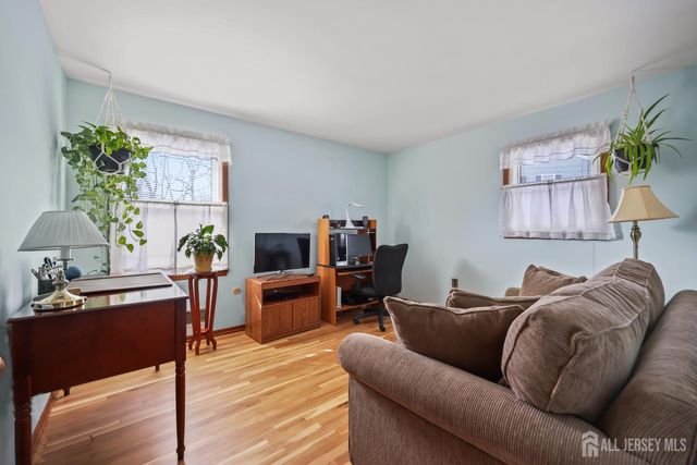 18 Apache Court, East Brunswick, NJ 08816