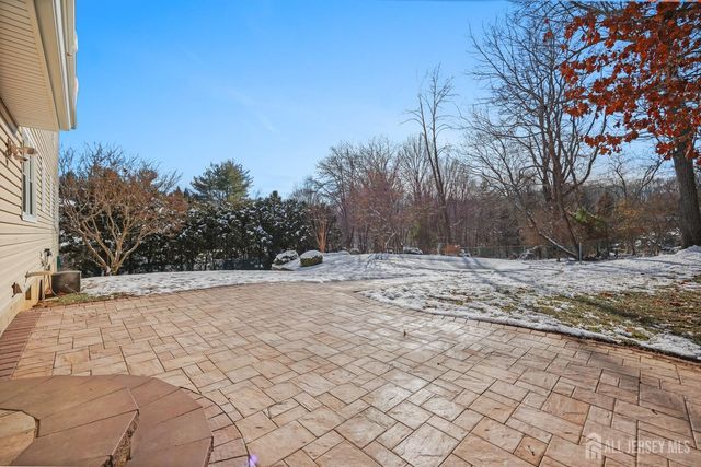 18 Apache Court, East Brunswick, NJ 08816