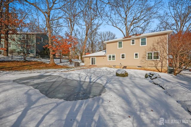 18 Apache Court, East Brunswick, NJ 08816