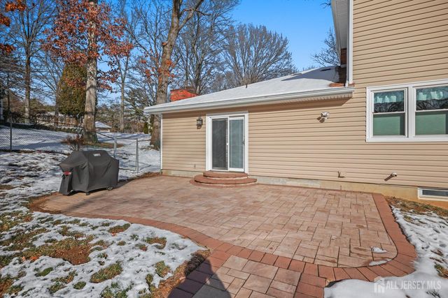 18 Apache Court, East Brunswick, NJ 08816