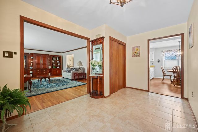 18 Apache Court, East Brunswick, NJ 08816