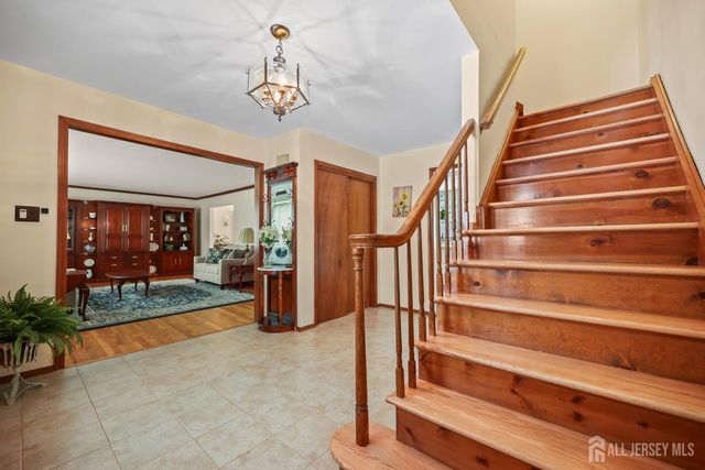 18 Apache Court, East Brunswick, NJ 08816