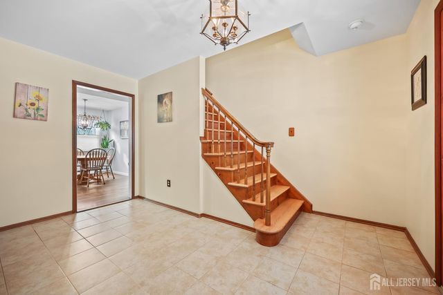 18 Apache Court, East Brunswick, NJ 08816