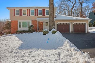 18 Apache Court, East Brunswick, NJ 08816