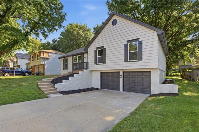 10223 Rosehill Road, Lenexa, KS 66215