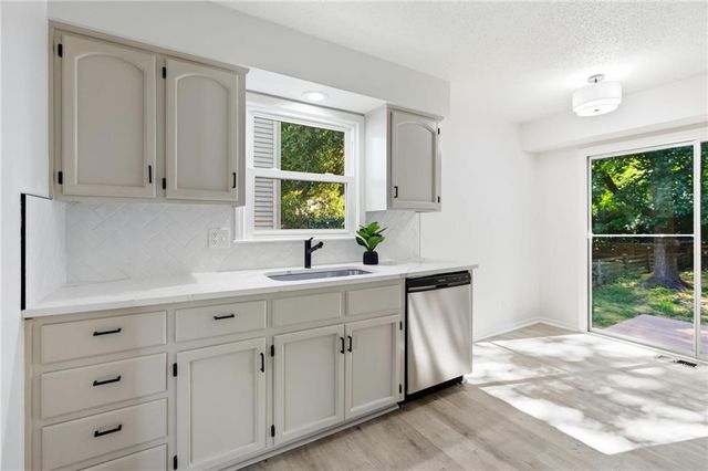 10223 Rosehill Road, Lenexa, KS 66215