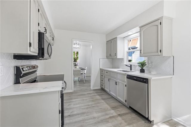 10223 Rosehill Road, Lenexa, KS 66215