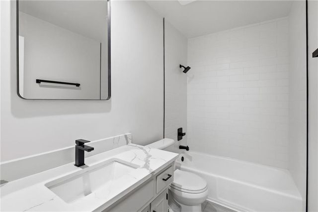 10223 Rosehill Road, Lenexa, KS 66215