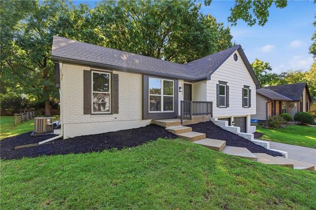 10223 Rosehill Road, Lenexa, KS 66215