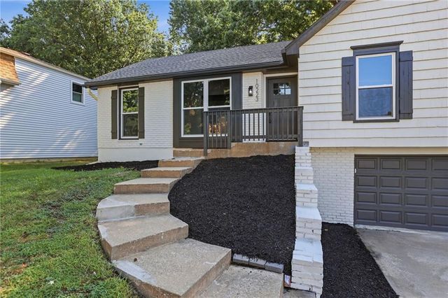 10223 Rosehill Road, Lenexa, KS 66215