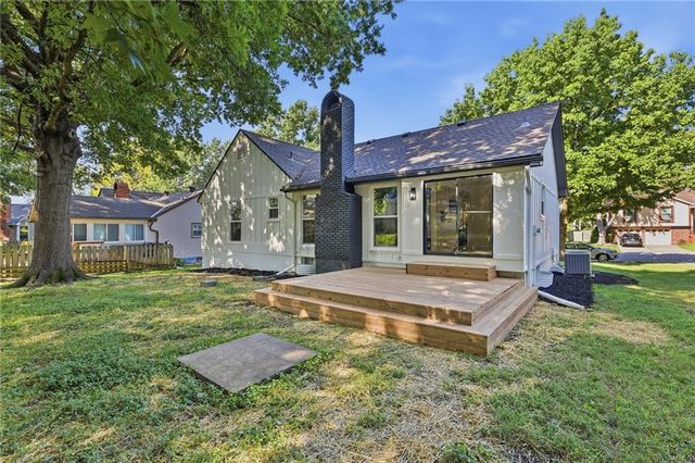 10223 Rosehill Road, Lenexa, KS 66215