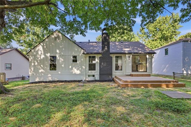 10223 Rosehill Road, Lenexa, KS 66215