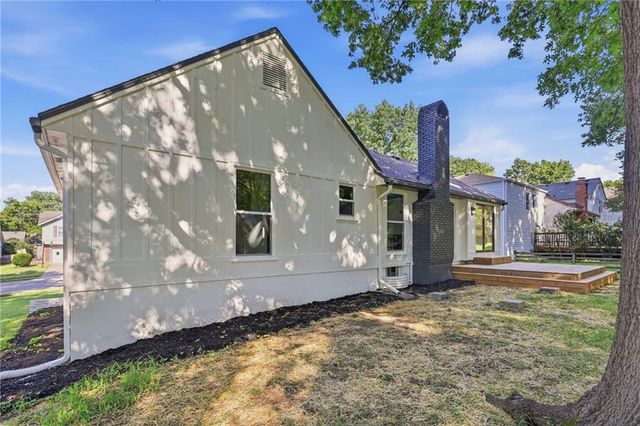 10223 Rosehill Road, Lenexa, KS 66215