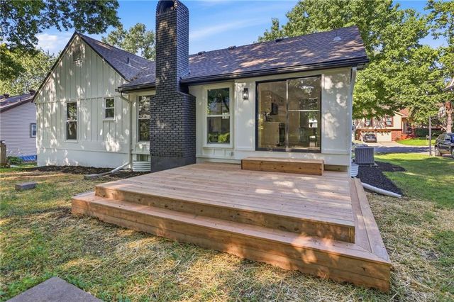 10223 Rosehill Road, Lenexa, KS 66215