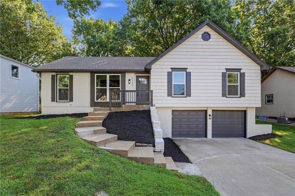 10223 Rosehill Road, Lenexa, KS 66215