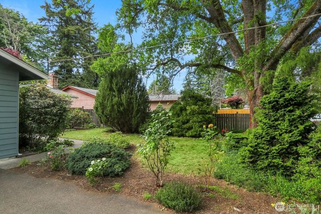 13325 19th Avenue NE, Seattle, WA 98125