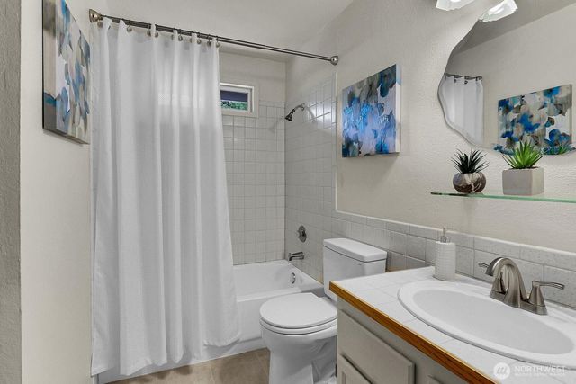 13325 19th Avenue NE, Seattle, WA 98125
